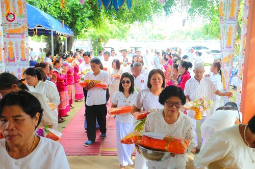 ภาพ No.169103:พิธีทอดกฐิน ณ วัดร่องขุน จ.เชียงราย ในโครงการกฐินสามัคคีทั่วไทย 30,000 วัด บูชาธรรม 80 ปี หลวงพ่อธัมมชโย โดยคณะศิษยานุศิษย์วัดพระธรรมกาย วันที่ 23 ตุลาคม พ.ศ. 2567