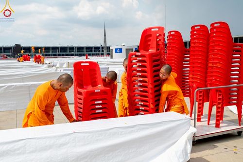 ภาพ No.218738:วันศุกร์ที่ 18 เมษายน พ.ศ. 2568 การเตรียมงานในลานธรรม , พระมหาธรรมกายเจดีย์ เพื่องานวันคุ้มครองโลก 22 เมษายน พ.ศ. 2568