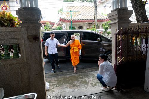ภาพ No.145826:คณะสงฆ์วัดพระธรรมกาย ทำวัตรพระผู้ใหญ่ ในเทศกาลเข้าพรรษา วันจันทร์ที่ 22 กรกฎาคม พ.ศ. 2567