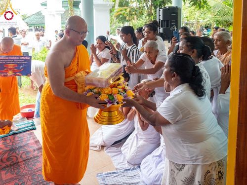 ภาพ No.97744:พระครูสมุห์สนิทวงศ์ วุฑฺฒิวํโส, ดร.  ผู้แทนวัดพระธรรมกาย ร่วมบุญถวายกฐิน ณ วัดกัลละปิติยะ มาตาเล ศรีลังกา Kathina Kalapitiya Matale SriLanka วันที่ 17 พฤศจิกายน พ.ศ. 2566