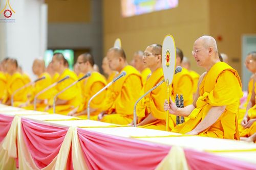 ภาพ No.138756:พิธีถวายกองทุนสนับสนุน การสร้างพระไตรปิฎกฉบับธรรมชัย และอนุรักษ์คัมภีร์ใบลาน น้อมบูชาธรรมหลวงพ่อธัมมชโย 80 ปี ณ ห้องแก้วสารพัดนึก 2 วัดพระธรรมกาย วันเสาร์ที่ 1 มิถุนายน พศ. 2567