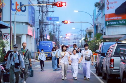 ภาพ No.236884:วันอาทิตย์ที่ 10 สิงหาคม พ.ศ. 2568 มหาสังฆทานครั้งยิ่งใหญ่ ตักบาตรพระ 10,000 รูป ถ.นิพัทธ์อุทิศ 3 ใจกลางนครหาดใหญ่ จ.สงขลา