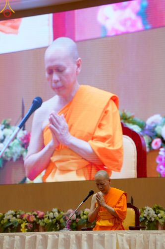 ภาพ No.219493:วันอังคารที่ 22 เมษายน พ.ศ. 2568 สัมมนาสงฆ์ เพื่อความมั่นคงและความเจริญรุ่งเรืองแห่งพระพุทธศาสนา  เนื่องในวันคุ้มครองโลก พิธีถวายมหาสังฆทานแด่คณะสงฆ์ 40,000 กว่าวัดทั่วประเทศ ณ วัดพระธรรมกาย จ.ปทุมธานี