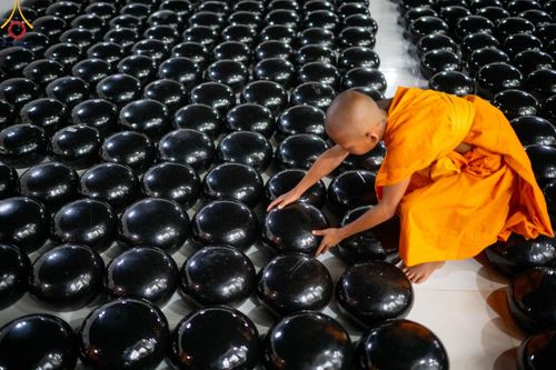 ภาพ No.62206:Photo Story  มหัศจรรย์วัดดงดินแดง Episode 4 กิจกรรมตักบาตรฉลองพระ-เณรกว่า 500 รูป