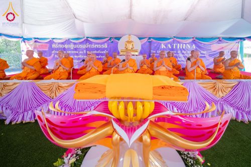 ภาพ No.179798:พิธีทอดกฐินบรมจักรพรรดิ สร้างอุโบสถ 80 ปี บูชาธรรมหลวงพ่อธัมมชโย ณ วัดพระธรรมกายแคลิฟอร์เนีย ประเทศสหรัฐอเมริกา วันอาทิตย์ที่ 10 พฤศจิกายน พ.ศ. 2567