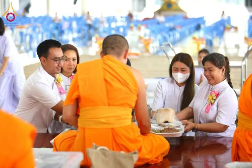 ภาพ No.210569:วันเสาร์ที่ 8 มีนาคม พ.ศ. 2568 พิธีสวดพระพุทธมนต์ และถวายภัตตาหารเมนูสวรรค์แด่พระภิกษุ สามเณร ณ หอฉันคุณยายอาจารย์ฯ วัดพระธรรมกาย