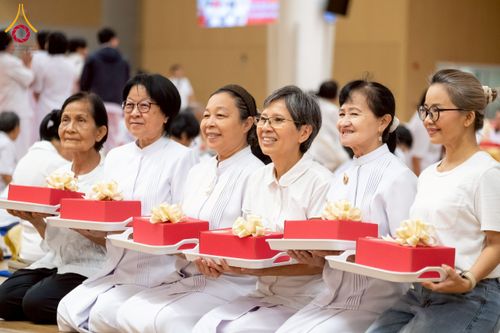 ภาพ No.237789:วันอาทิตย์ที่ 10 สิงหาคม พ.ศ. 2568 พิธีถวายไทยธรรมมุทิตาเปรียญธรรมและบาลีศึกษา ณ ห้องแก้วสารพัดนึก2 วัดพระธรรมกาย ปทุมธานี