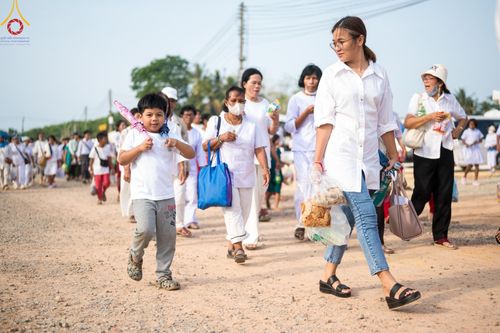 ภาพ No.129300:พิธีประดิษฐานพระบรมสารีริกธาตุ ณ มหารัตนะเจดีย์สิริปทุมสวรรค์ ศูนย์ปฏิบัติธรรมภาคใต้ อ.บางกล่ำ จ.สงขลา วันที่ 10 มีนาคม พ.ศ.2567