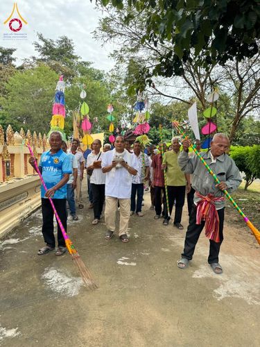 ภาพ No.181852:พิธีทอดกฐิน ณ วัดส้มป่อย ต.ส้มป่อย อ.โนนดินแดง จ.บุรีรัมย์ ในโครงการทอดกฐินสามัคคีทั่วไทย 30,000 วัด บูชาธรรม 80 ปี หลวงพ่อธัมมชโย โดยคณะศิษยานุศิษย์วัดพระธรรมกาย วันที่ 6 พฤศจิกายน พ.ศ. 2567