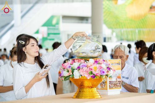 ภาพ No.253488:วันอังคารที่ 7 ตุลาคม พ.ศ.2568 (วันพระ ขึ้น 15 ค่ำ เดือน 11) พิธีบุพเปตพลี ครั้งที่ 171 ร่วมอุทิศบุญแด่หมู่ญาติที่ล่วงลับไปแล้ว และสืบทอดอายุพระพุทธศาสนา ณ หอฉันคุณยายอาจารย์ฯ วัดพระธรรมกาย