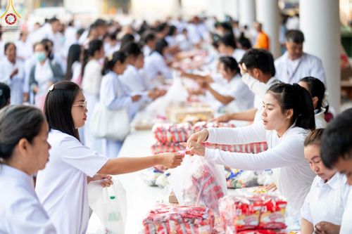 ภาพ No.167447:พิธีตักบาตรและพิธีบูชาข้าวพระ ในวันอาทิตย์ที่ 3 พฤศจิกายน พ.ศ. 2567 ณ วัดพระธรรมกาย