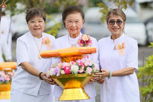 ภาพ No.272231:วันเสาร์ที่ 1 พฤศจิกายน พ.ศ. 2568 พิธีทอดกฐินสามัคคี สร้างกุฏิหมู่สามเณร ณ ศูนย์ปฏิบัติธรรมเบญจธรรม ปทุมธานี  ต.บ้านปทุม อ.สามโคก จ.ปทุมธานี