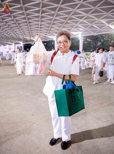 ภาพ No.276950:วันอาทิตย์ที่ 7 ธันวาคม พ.ศ. 2568 พิธีตักบาตรอาทิตย์ต้นเดือน ณ บ้านแก้วเรือนทองคุณยายฯ วัดพระธรรมกาย