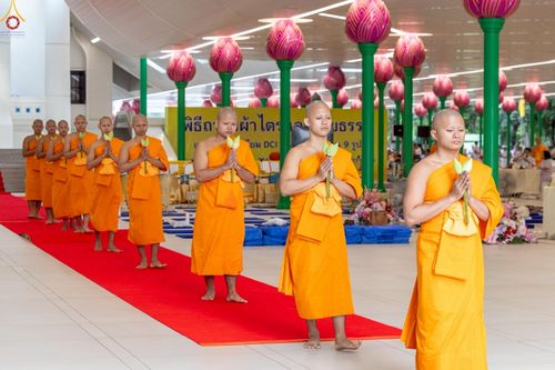 ภาพ No.227317:วันเสาร์ที่ 31 พฤษภาคม พ.ศ. 2568 พิธีเวียนประทักษิณรอบพระอุโบสถ ในพิธีอุปสมบท สามเณรเตรียม DCI รุ่นที่ 22 ณ อุโบสถพระไตรปิฎก วัดพระธรรมกาย