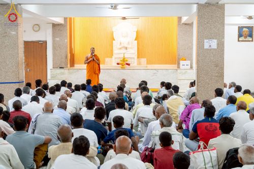 ภาพ No.230998:วันที่ 1 กรกฎาคม พ.ศ. 2568 โครงการบรรพชาสามเณร 300 รูป ถวายเป็นพุทธบูชา  วันอาสาฬหบูชา ณ จุดกำเนิดพระรัตนตรัย  ต้นแหล่งธัมมจักกัปปวัตตนสูตร เมืองพาราณสี  สารนาถ ประเทศอินเดีย