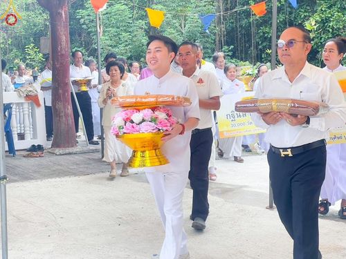 ภาพ No.165111:พิธีทอดกฐิน ณ วัดป่าท่าวารี อ.ทุ่งฝน จ.อุดรธานี ในโครงการกฐินสามัคคีทั่วไทย 30,000 วัด บูชาธรรม 80 ปี หลวงพ่อธัมมชโย โดยคณะศิษยานุศิษย์วัดพระธรรมกาย วันที่ 20 ตุลาคม พ.ศ. 2567