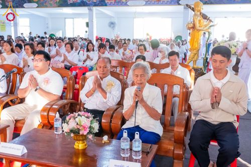 ภาพ No.197402:พิธีทอดผ้าป่าทำนุบำรุงศาสนสถาน ณ วัดโบสถ์(บน) ตำบลบางคูเวียง อำเภอบางกรวย จังหวัดนนทบุรี ในโครงการธรรมยาตรา กตัญญูบูชา มหาปูชนียาจารย์ พระมงคลเทพมุนี(สด จนฺทสโร) พระผู้ปราบมาร อนุสรณ์สถาน 7 แห่ง ปีที่ 13 วันที่ 17 มกราคม พ.ศ. 2568