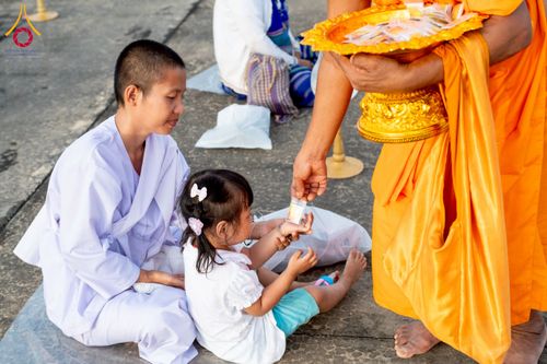 ภาพ No.250404:วันอังคารที่ 7 ตุลาคม พ.ศ. 2568 พิธีจุดประทีปบูชาพระรัตนตรัย ณ ลานธรรมปทุมรัตน์ธรรมเจดีย์ พุทธอุทยานนานาชาติ อ.โพนพิสัย จ.หนองคาย