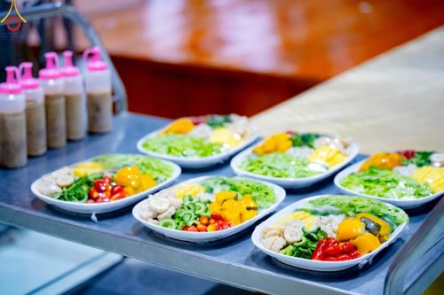 ภาพ No.184744:พิธีถวายภัตตาหารเมนูสวรรค์ "เพื่อการบรรลุธรรม" เนื่องในวาระอายุวัฒนมงคล 84 ปี หลวงพ่อทัตตชีโว วันเสาร์ที่ 21 ธันวาคม พ.ศ. 2567 ณ หอฉันคุณยายอาจารย์ฯ วัดพระธรรมกาย