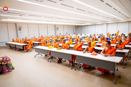 ภาพ No.222397:วันที่ 21 เมษายน พ.ศ. 2568 หลวงพ่อทัตตชีโวต้อนรับคณะสงฆ์ สปป.ลาว ณ อาคาร 100 ปี คุณยายมหารัตนอุบาสิกาจันทร์ ขนนกยูง วัดพระธรรมกาย