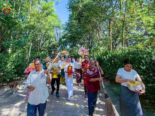 ภาพ No.274152:วันที่ 30 ตุลาคม พ.ศ. 2568 พิธีทอดกฐินสามัคคีทั่วไทย ณ วัดเวฬุวนาราม อ.สมเด็จ จ.กาฬสินธุ์ โดยคณะศิษยานุศิษย์ บูชาธรรม 81 ปี หลวงพ่อธัมมชโย