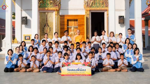 ภาพ No.189528:พิธีทอดผ้าป่าทำนุบำรุงศาสนสถาน ในโครงการธรรมยาตรา กตัญญูบูชา มหาปูชนียาจารย์ พระมงคลเทพมุนี(สด จนฺทสโร) พระผู้ปราบมาร อนุสรณ์สถาน 7 แห่ง ปีที่ 13 ณ วัดสองพี่น้อง ต.ต้นตาล อ.สองพี่น้อง จ.สุพรรณบุรี วันที่ 5 มกราคม พ.ศ. 2568