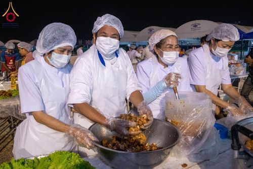 ภาพ No.117363:พิธีถวายภัตตาหารเป็นสังฆทาน แด่คณะพระธรรมยาตรา วันที่ 23 มกราคม พ.ศ. 2567 ณ อนุสรณ์สถานบางปลา อ.บางเลน จ.นครปฐม