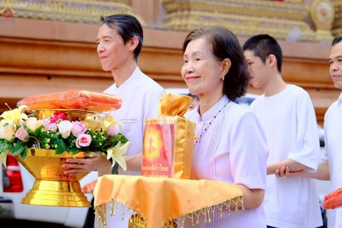 ภาพ No.251330:วันที่ 8 ตุลาคม พ.ศ. 2568 พิธีทอดกฐินสามัคคีทั่วไทย 30,000 วัด โดยคณะศิษยานุศิษย์ บูชาธรรม 81 ปี หลวงพ่อธัมมชโย ณ วัดทองบน กรุงเทพฯ