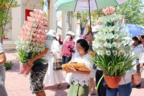 ภาพ No.171177:พิธีทอดกฐิน ณ วัดดาวดึงษ์ อ.อัมพวา จ.สมุทรสงคราม ในโครงการกฐินสามัคคีทั่วไทย 30,000 วัด บูชาธรรม 80 ปี หลวงพ่อธัมมชโย โดยคณะศิษยานุศิษย์วัดพระธรรมกาย วันที่ 27 ตุลาคม พ.ศ. 2567