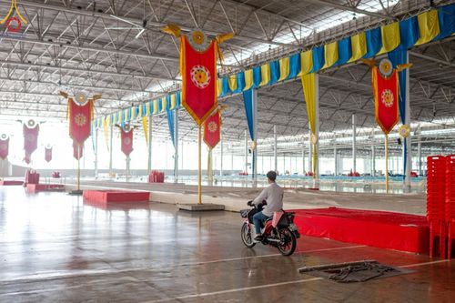 ภาพ No.60786:V.37 ยิ่งกว่าดี เพื่อ 80 ปีของพ่อ ภาพการเตรียมงานของหน่วยงานต่างๆ เพื่อพิธีฉลองอายุวัฒนมงคล 80 ปี หลวงพ่อธัมมชโย และรับถวายมหาสังฆทาน 10,000 กว่าวัดทั่วประเทศ ในวันคุ้มครองโลก วันจันทร์ที่ 22 เมษายน พ.ศ. 2567