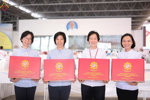 ภาพ No.212212:วันพุธที่ 19 มีนาคม พ.ศ. 2568 การบรรจุไทยธรรมลงกล่องสำเร็จ 43,500 กล่อง เพื่อถวายแด่พระสังฆาธิการ 40,000 กว่าวัดทั่วไทย ในวันคุ้มครองโลก 22 เมษายน พ.ศ. 2568 ณ บ้านแก้วเรือนทองคุณยายฯ วัดพระธรรมกาย