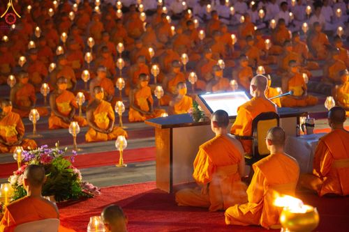 ภาพ No.122175:พิธีจุดประทีปถวายเป็นพุทธบูชา และบูชาธรรมมหาปูชนียาจารย์ พระมงคลเทพมุนี(สด จนฺทสโร) ในโครงการธรรมยาตรา กตัญญูบูชา มหาปูชนียาจารย์ พระมงคลเทพมุนี(สด จนฺทสโร) พระผู้ปราบมาร อนุสรณ์สถาน 7 แห่ง ปีที่ 12 วันที่ 31 มกราคม พ.ศ. 2567 ณ วัดพระธรรมกาย จ.ปทุมธานี (