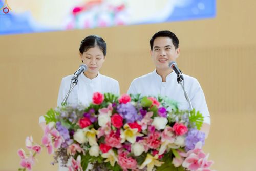 ภาพ No.245872:วันเสาร์ที่ 13 กันยายน พ.ศ. 2568 พิธีมอบผ้าไตรประธานกฐินสัมฤทธิ์เด็กดี V-Star ณ สภาธรรมกายสากล วัดพระธรรมกาย