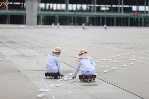 ภาพ No.240934:วันพุธที่ 27 สิงหาคม พ.ศ. 2568 พิธีจุดประทีป ในวันธรรมชัย ณ วัดพระธรรมกาย