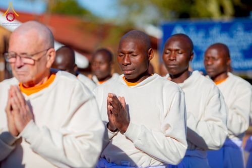 ภาพ No.231603:โครงการบรรพชาอุปสมบทหมู่ครั้งที่ 2 ณ วัดพระธรรมกายโจฮันเนสเบิร์ก ประเทศแอฟริกาใต้ วันอาทิตย์ 29 มิถุนายน พ.ศ. 2568