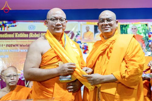 ภาพ No.179512:พิธีทอดกฐินสมทบ ณ วัดสิทธัตถะ (Siddhart United Social Welfare Mission) เมืองกัลกัตตา ประเทศอินเดีย  วันที่ 9 พฤศจิกายน พ.ศ. 2567