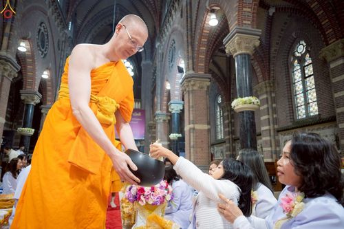 ภาพ No.271345:วันอาทิตย์ที่ 26 ตุลาคม พ.ศ. 2568 พิธีทอดกฐินสามัคคีวัดพระธรรมกายเนเธอร์แลนด์ กฐินเพื่อปฏิสังขรณ์ผนังรอบโบสถ์ อายุกว่า 135 ปี