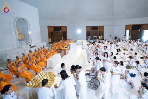 ภาพ No.174308:พิธีทอดกฐินกตัญญูบูชาธรรม ณ ศูนย์ปฏิบัติธรรมพระมงคลเทพมุนี อ.สองพี่น้อง จ.สุพรรณบุรี ในโครงการกฐินสามัคคีทั่วไทย 30,000 วัด บูชาธรรม 80 ปี หลวงพ่อธัมมชโย โดยคณะศิษยานุศิษย์วัดพระธรรมกาย วันที่ 10 พฤศจิกายน พ.ศ. 2567