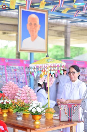 ภาพ No.142962:พิธีทอดผ้าป่าสามัคคีเพื่อสมทบทุนสร้างหอฉัน ๑๑๓ ปี  คุณยายอาจารย์มหารัตนอุบาสิกาจันทร์ขนนกยูง ครั้งที่ ๙ วันอาทิตย์ที่ ๓๐  มิถุนายน พ.ศ. ๒๕๖๗ ณ ศูนย์การศึกษาจอมบึง ต.รางบัว อ.จอมบึง จ.ราชบุรี