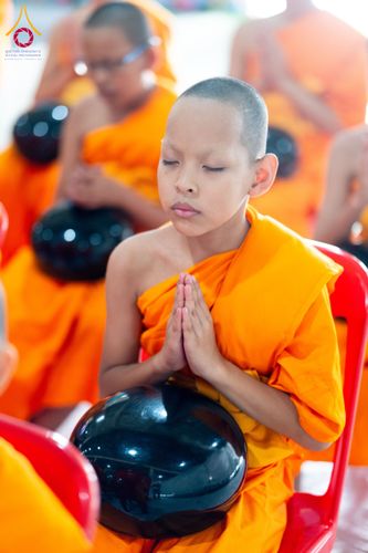 ภาพ No.61960:ตักบาตรฉลองสามเณรใหม่ มัชฌิมธรรมทายาท ณ วิหารคด คอร์ 9 วัดพระธรรมกาย วันที่ 15 เมษายน พ.ศ. 2567