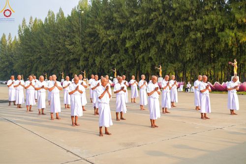 ภาพ No.101255:พิธีบรรพชาธรรมทายาท ในโครงการอุปสมบทบูชาธรรม มหาปูชนียาจารย์ พ.ศ. 2566 ณ วัดไชยชุมพลชนะสงคราม จ.กาญจนบุรี วันที่ 6 ธันวาคม พ.ศ. 2566