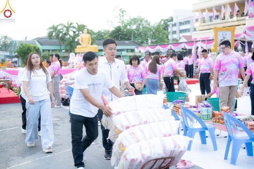 ภาพ No.150756:พิธีเจริญพระพุทธมนต์ และทำบุญตักบาตรแด่คณะสงฆ์ จำนวน 121 รูป เนื่องในโอกาสฉลองครบรอบ 120 ปี อำเภอคลองหลวง จังหวัดปทุมธานี เพื่อถวายเป็นพุทธบูชา ช่วยเหลือผู้ประสบความเดือดร้อนจากอุทกภัย และคณะสงฆ์ 323 วัด 4 จังหวัดชายแดนภาคใต้ วันเสาร์ที่ 31 สิงหาคม พ.ศ. 