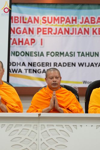 ภาพ No.227475:วันที่ 30 พฤษภาคม พ.ศ. 2568 สันติสุขจากสมาธิ แผ่ไพศาลในแดนอิเหนา : พระสงฆ์ไทยเยือนวิทยาลัยราเดนวิจายา อินโดนีเซีย