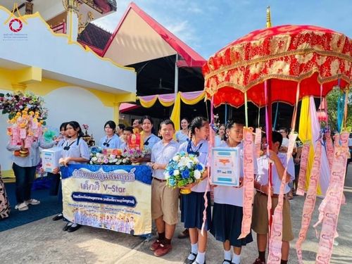 ภาพ No.176739:พิธีทอดกฐิน ณ วัดแสนกุมราวาสฯ จ.ฉะเชิงเทรา ในโครงการกฐินสามัคคีทั่วไทย 30,000 วัด บูชาธรรม 80 ปี หลวงพ่อธัมมชโย โดยคณะศิษยานุศิษย์วัดพระธรรมกาย วันที่ 27 ตุลาคม พ.ศ.2567 กฐินสัมฤทธิ์เด็กดี V-Star โรงเรียนวัดแสนกุมราวาสฯ จ.ฉะเชิงเทรา