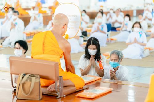 ภาพ No.81051:พิธีบุพเปตพลี ครั้งที่ 135 ร่วมอุทิศบุญแด่หมู่ญาติที่ล่วงลับไปแล้ว และสืบทอดอายุพระพุทธศาสนา วันศุกร์ที่ 19 พฤษภาคม พ.ศ. 2566 (วันพระ แรม 15 ค่ำ เดือน 6) ณ หอฉันคุณยายอาจารย์ วัดพระธรรมกาย