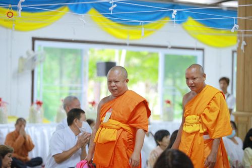 ภาพ No.80879:พิธีตักบาตรพระ ๒๑๖ รูป และ พิธีถวายมหาสังฆทาน ๕๒ วัด ฉลองครบรอบ ๑๖ ปี ธุดงคสถานพรรัตนแพร่ วันอังคารที่ ๙ พฤษภาคม พ.ศ.๒๕๖๖ ณ ธุดงคสถานพรรัตนะ อำเภอวังชิ้น จังหวัดแพร่