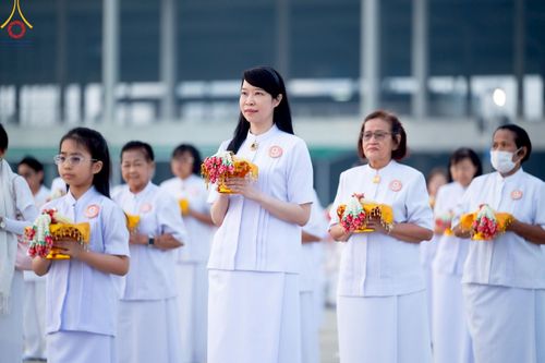 ภาพ No.216906:วันเสาร์ที่ 12 เมษายน พ.ศ. 2568 พิธีเวียนประทักษิณรอบพระมหาธรรมกายเจดีย์  พิธีวันทาเจดีย์ พิธีขอขมาและมอบผ้าไตร ในโครงการอุปสมบทหมู่ บูชาธรรมหลวงพ่อธัมมชโย, โครงการธรรมทายาท ระดับอุดมศึกษา รุ่นที่ 52 ,  โครงการบวชพระนานาชาติ AEC & WAB CEO รุ่นที่ 4 , ณ ว