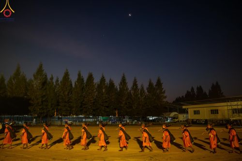 ภาพ No.108158:พระธรรมยาตราร่วมปฏิบัติธรรม และถ่ายภาพหมู่ประวัติศาสตร์ วันที่ 8 มกราคม พ.ศ. 2567  ณ อนุสรณ์สถานบางนางแท่น จ.นครปฐม