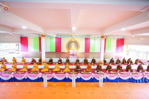 ภาพ No.76511:คณะสงฆ์และสามเณรบังกลาเทศ ปฎิบัติธรรมและจุดโคมประทีปถวายเป็นพุทธบูชา วันที่ 17 กุมภาพันธ์ พ.ศ. 2566