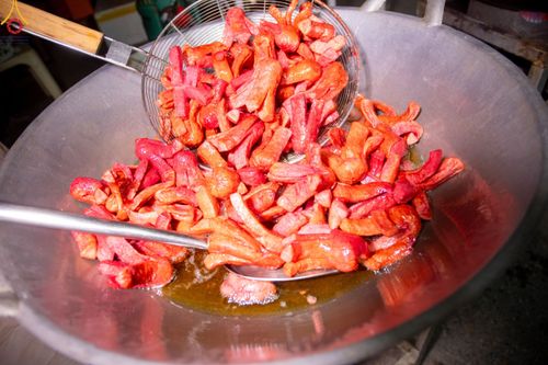 ภาพ No.190377:สาธุชนถวายภัตตาหารเป็นสังฆทาน แด่พระธรรมยาตรา ณ อนุสรณ์สถานมหาวิหารพระมงคลเทพมุนี (โลตัสแลนด์) อ.สองพี่น้อง จ.สุพรรณบุรี ในโครงการธรรมยาตรา กตัญญูบูชา มหาปูชนียาจารย์ พระมงคลเทพมุนี(สด จนฺทสโร) พระผู้ปราบมาร แห่ง ปีที่ 13 วันที่ 7 มกราคม พ.ศ.2568